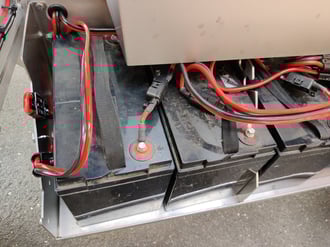 AGM mit Powerbank Detail links