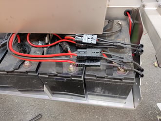AGM mit Powerbank Detail rechts